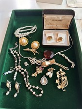 Réparation récolte pièces artisanat principalement lot bijoux fantaisie