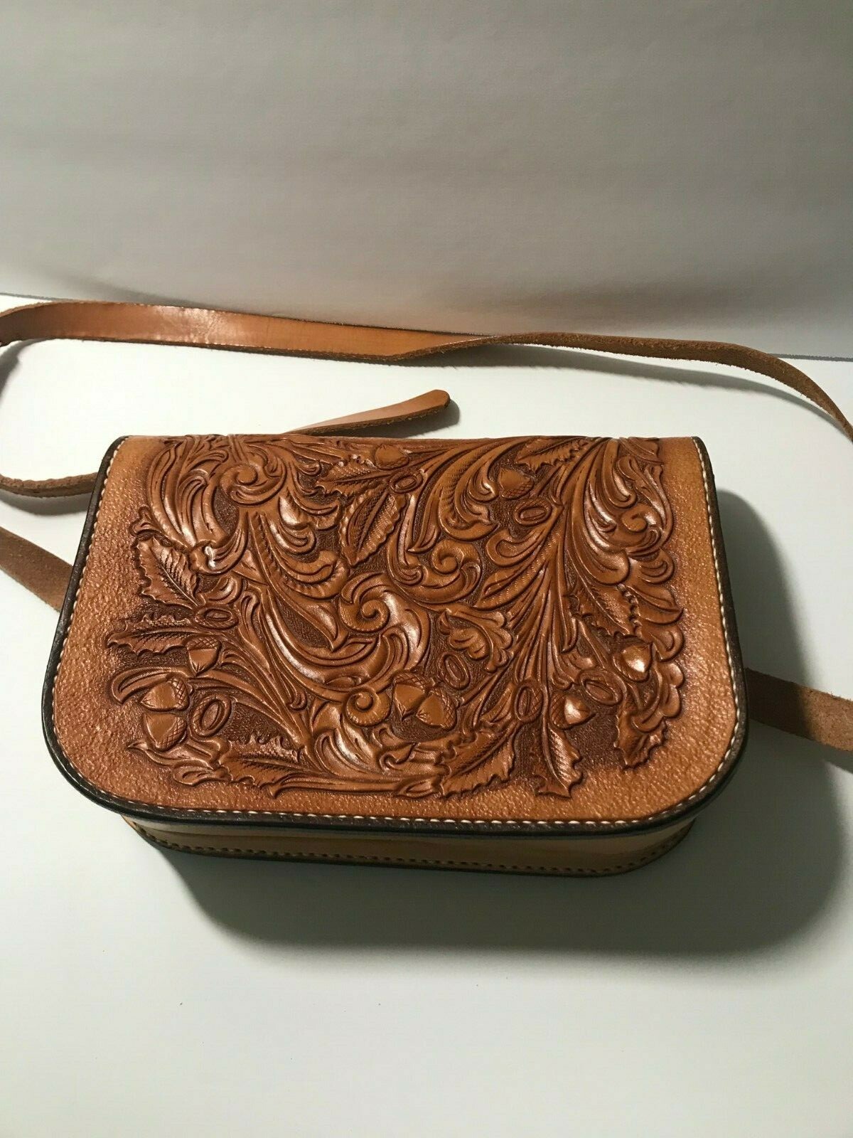 Vintage Leather Tooled Eagle Designed basket weav… - image 4