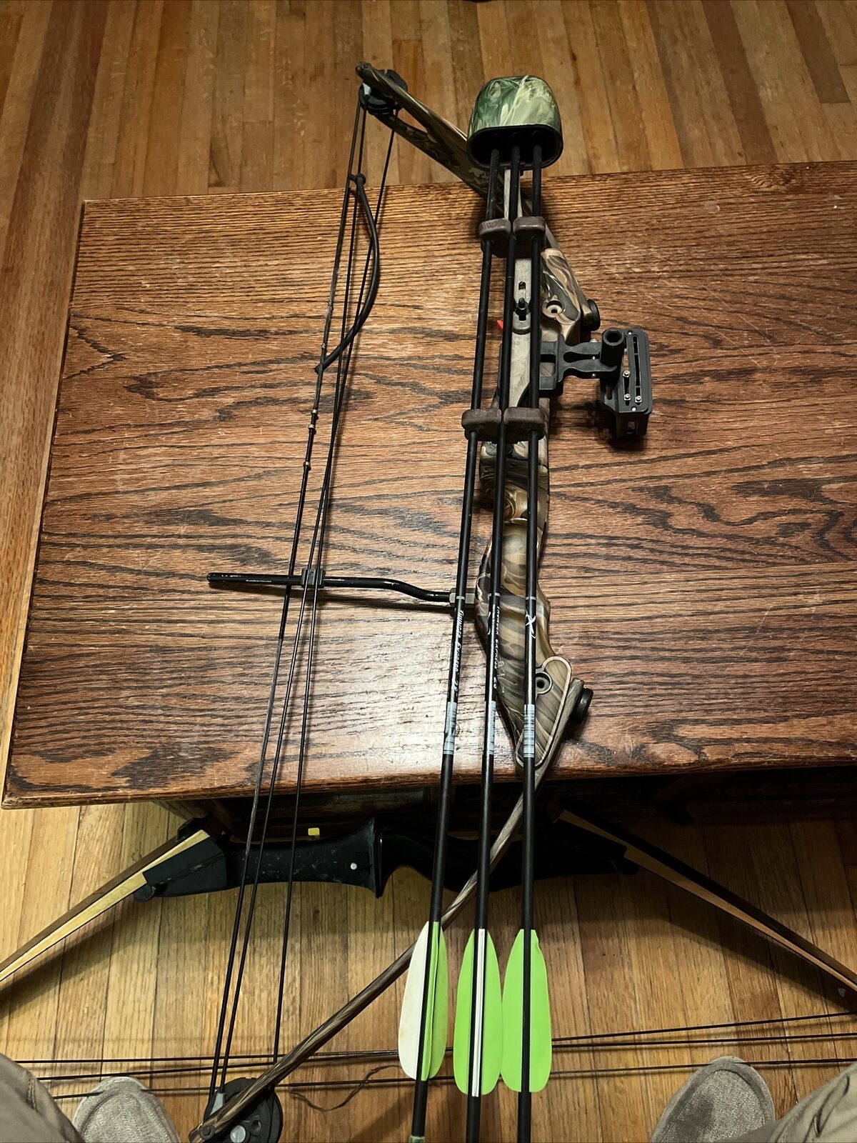 Bear Ultra Lite Compound Bow  Includes extras, see pictures 25"-45lbs