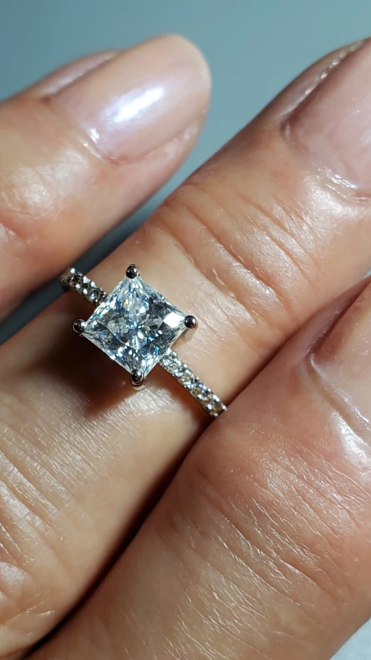 1.32 CTW MOISSANITE & DIAMOND 10KT SOLID WHITE GOLD ENGAGEMENT RING SIZE 7 - Image 3 of 4