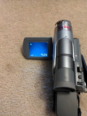 JVC GR-D70 Mini DV Digital Video Camera Camcorder