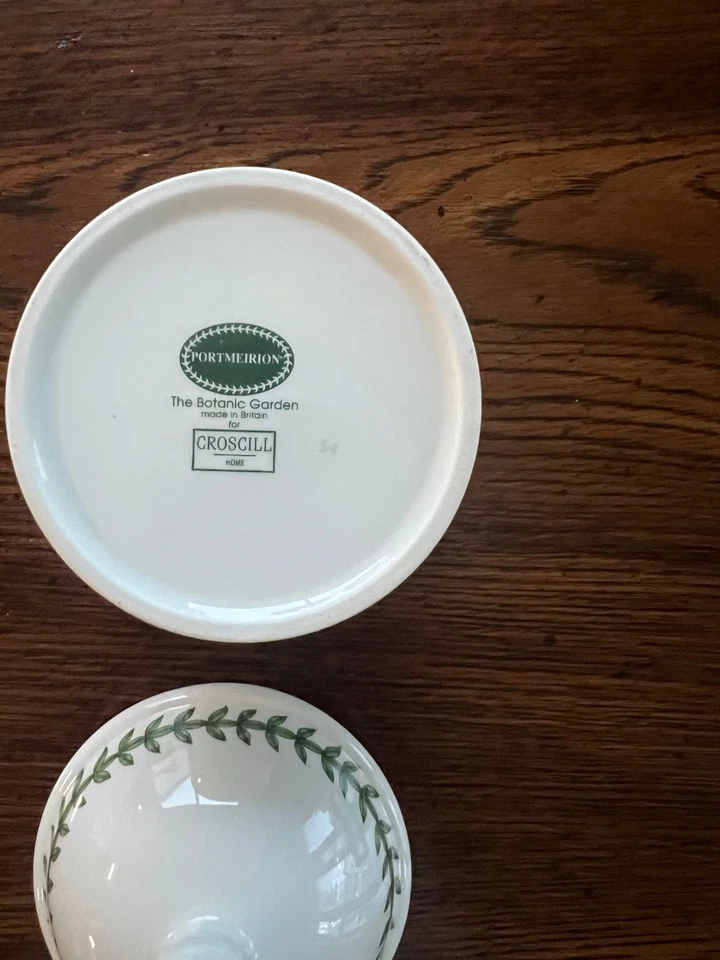 Portmeirion Botanic Garden Shrubby Peony Bath Jar & Lid, Britain 6"  - Image 3 of 4