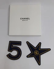 PARFUMS CHANEL BOITE AVEC 2 STICKERS ADHESIFS  ----  N°5 ET UNE ETOILE