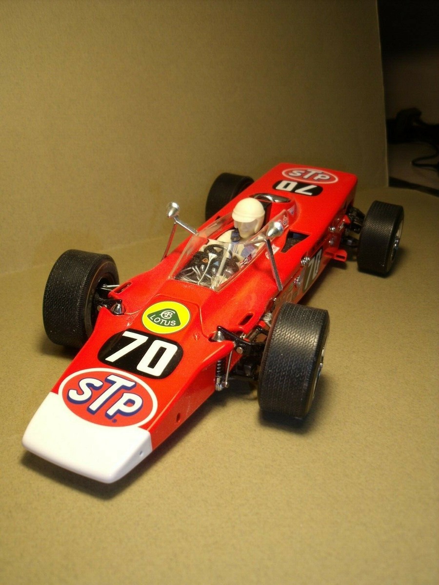 1/18 FIGURE GRAHAM HILL DRIVING LOTUS 56 TURBINE INDY VROOM FOR