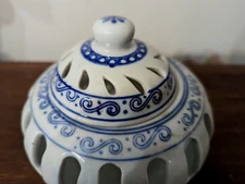 Porcelain Potpourri Bowl Jar Holder Blue White Chinoiserie Asian Vintage 6"