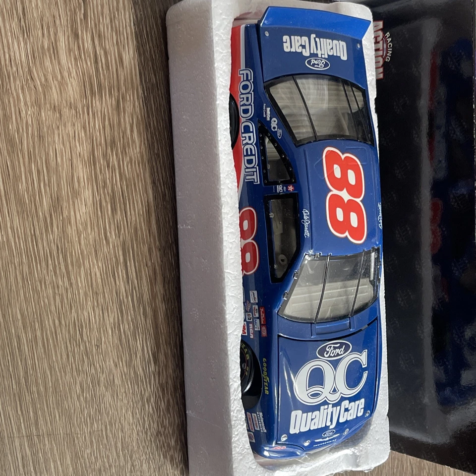 # 88 Dale Jarrett 1997 Thunderbird 1:24 ARC MAC TOOLS Diecast Platinum Series - Imagem 3 de 4
