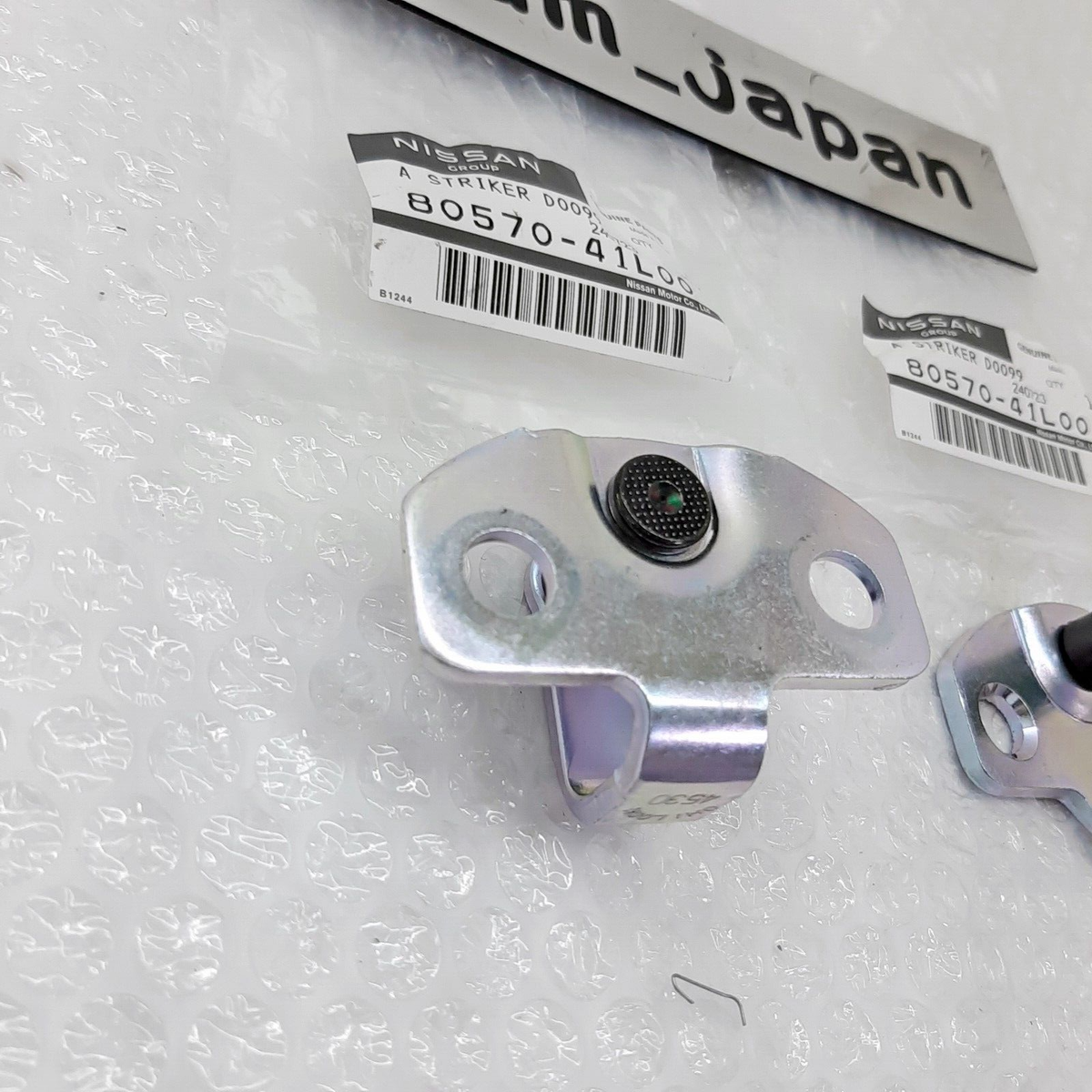 NISSAN 80570-41L00 ×2 240SX Z31 300ZX Door Striker Latch Left