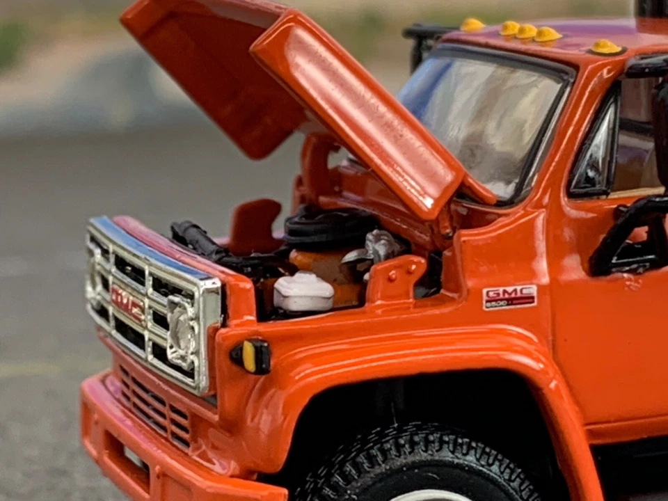 1/64 DCP 橙色 GMC 6500 单轴平底 — 第 3/4 张图片