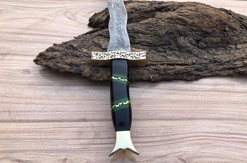 ESPADA VIKINGA HECHA A MANO PERSONALIZADA CON PATRÓN DE TORSIÓN DE ACERO DAMASCO CON PROTECTOR DE LATÓN - Imagen 4 de 5