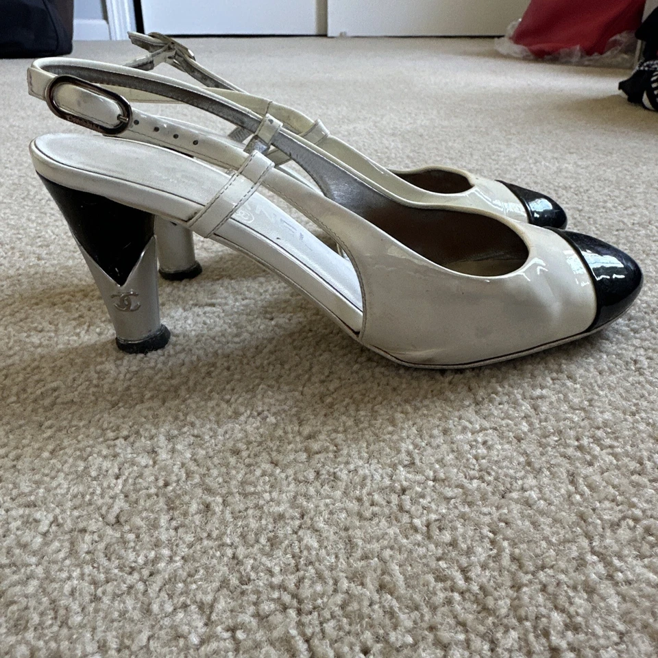 香奈儿黑白圆头漆皮吊带后跟 38.5 码 — 第 2/4 张图片