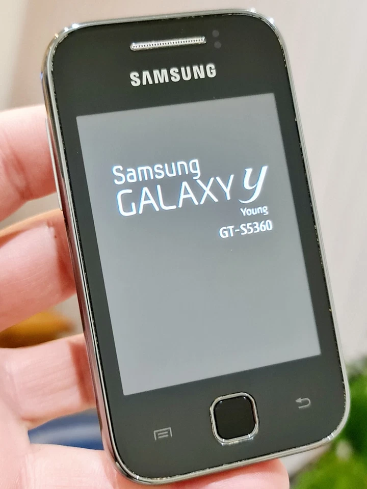 Samsung Galaxy  GT-S5360 Unlocked working. with charge lead, spare covers, box, photo 4 of 5
