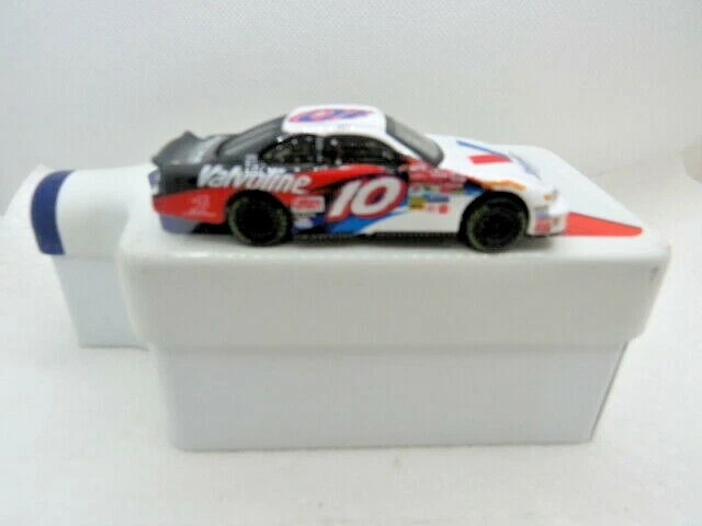 # 10 Valvoline 汽车 Johnny Benson 2002 油罐大奖赛 1/64 — 第 4/4 张图片