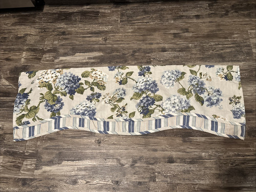 Waverly Hydrangea Floral Scalloped Valance Cottage Farmhouse 51"x16.5" Preowned