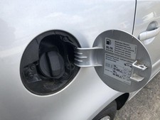 VW Polo 9N 9N3 Tankklappe Tankdeckel Tankverschluss LA7W Reflexsilber Metallic