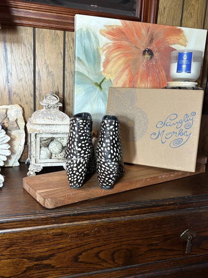 Naughty Monkey Women's Open Toe Wedge Booties Animal Print Black White Size 8.5 - Image 4 of 4