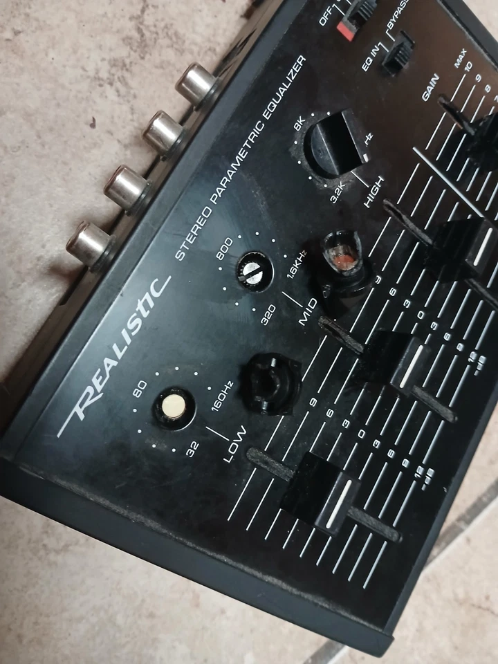 Realistic 32-1106 Stereo Parametric Equalizer 3 Band Vintage *TESTED 2 KNOBS DMG - Image 3 of 4
