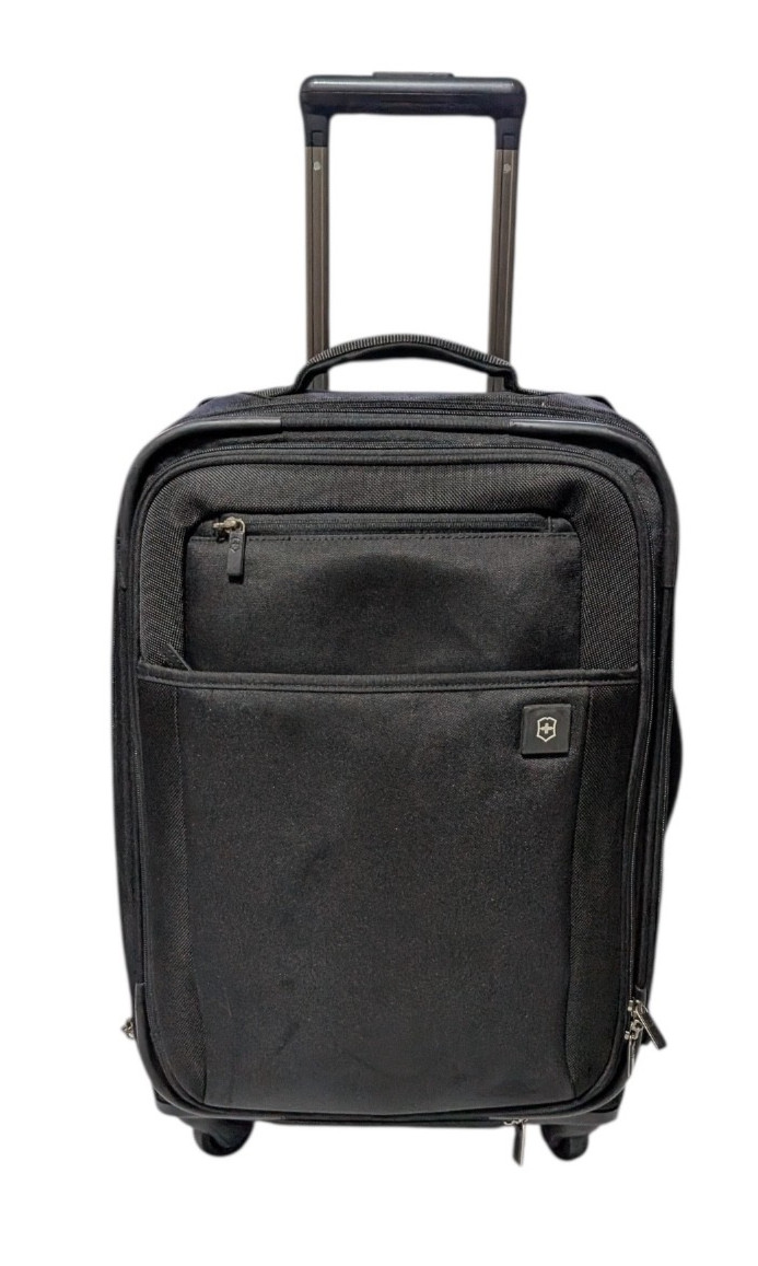 Victorinox Avolve 2.0 Black 22&rdquo; Expandable Spinner Carry O