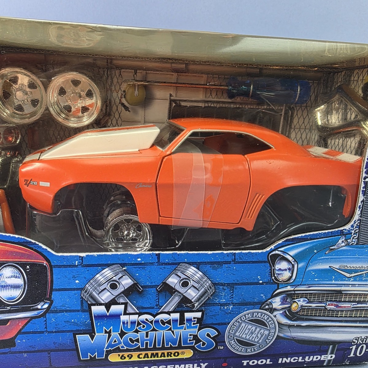 Muscle Machines '69 Camaro Z28 Build It 1:24 Model Kit Orange