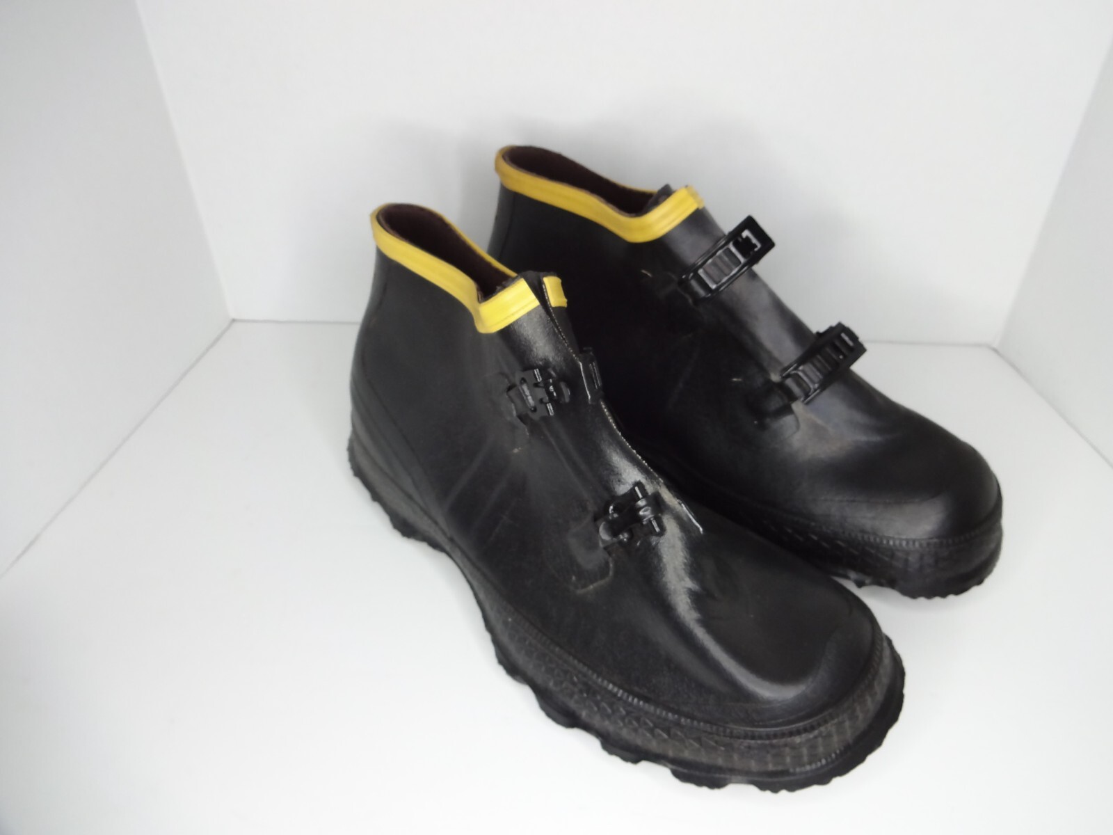 LaCrosse 5" Tracktion 2Buckle Black Rubber Overshoe … Gem