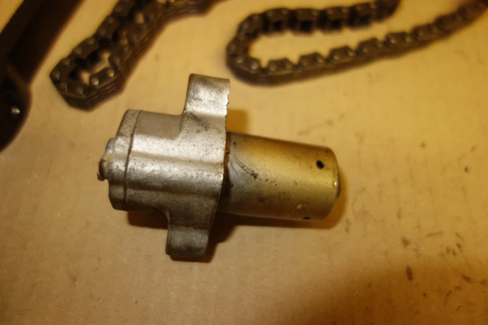 Suzuki GN 250 GN250 árbol de levas tensor motor dañado Foto 3 de 4