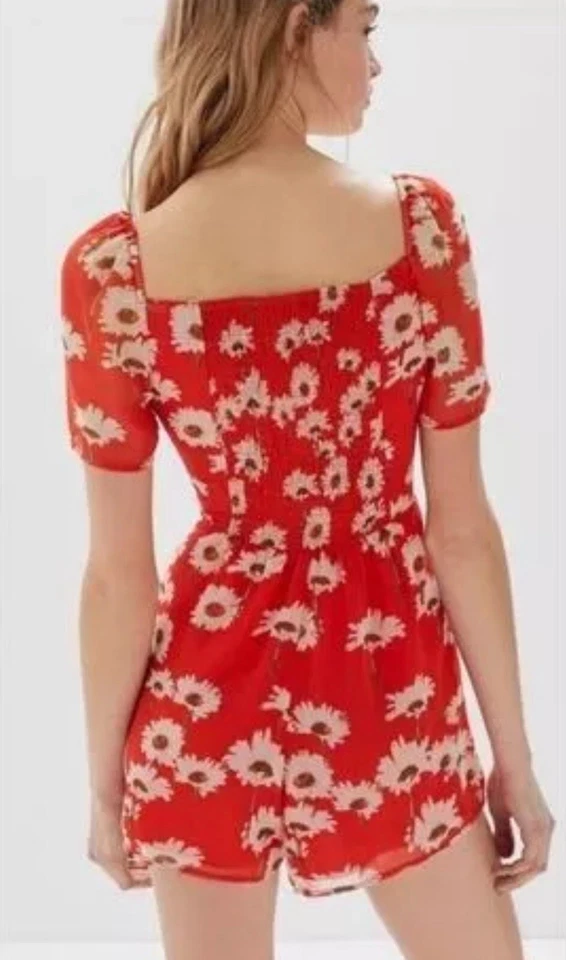 🤎 Mameluco Urban Outfitters Lula Floral Sobrepelliz Foto 2 de 4