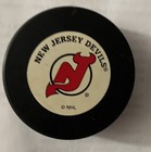 Vintage 1995 Stanley Cup Champions NEW JERSEY DEVILS NHL Hockey Souvenir Puck — photo 2