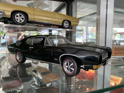 Modellauto 1:18 1968 Pontiac GTO Ertl Schwarz Muscle Car Redline Tires