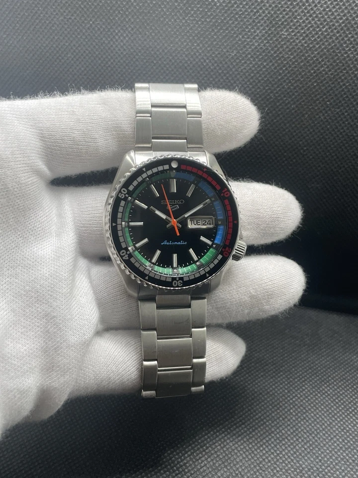 精工 5 Sports SKX 特别版黑色表盘自动表 - SRPK12K1 翻新 — 第 3/4 张图片