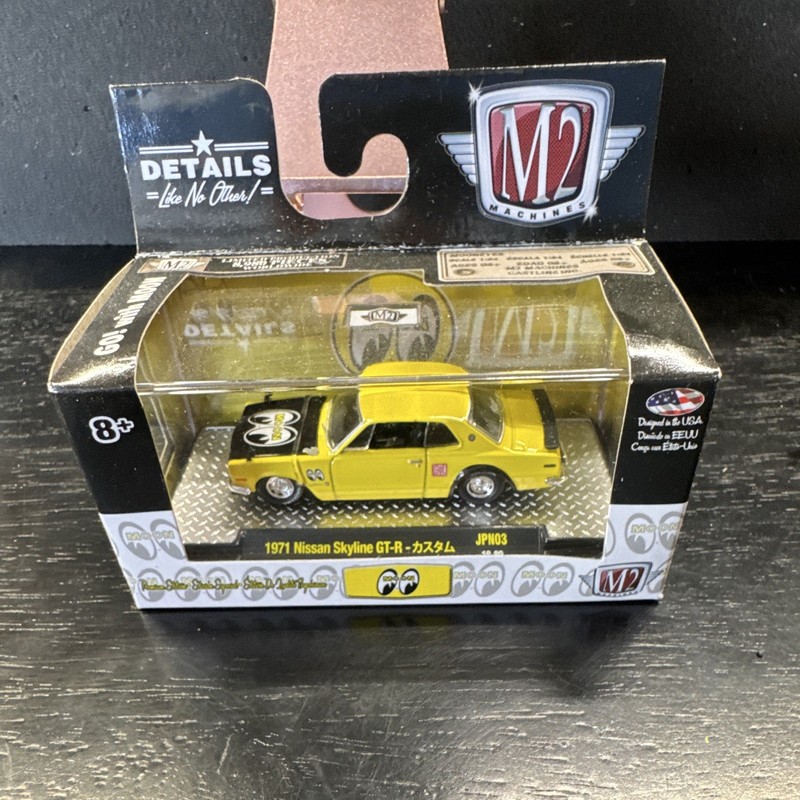 M2 Machines Moon Equipped 1971 Nissan Skyline GT-R 1:64 Diecast Yellow/Black