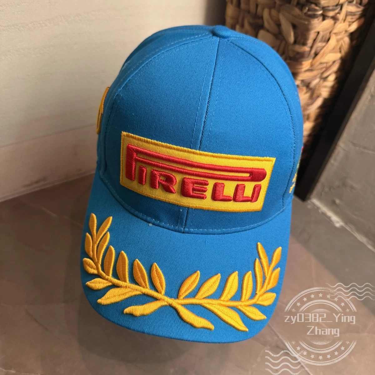 adidas Originals - adicolor - Cappello unisex con visiera marrone con monogramma stile anni '70