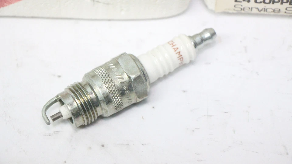 Champion Copper Plus Spark Plugs RF14LC 130S Pack of 24 - Image 4 of 4
