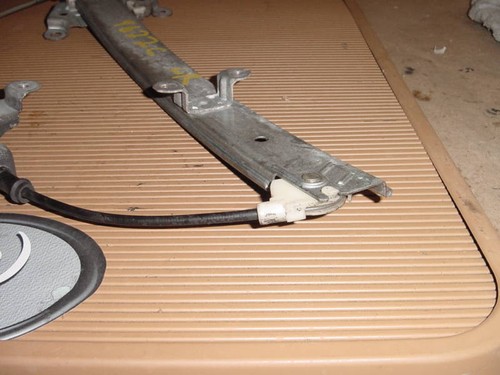 1990 STANZA SEDAN LEFT REAR MANUAL WINDOW REGULATOR - Picture 2 of 7