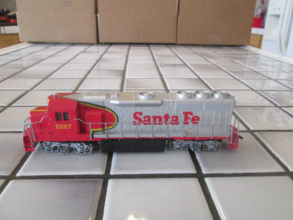 bachmann SANTA FE powered engine HO scale //// | eBay