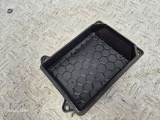 LAND ROVER DISCOVERY III L319 242300R Front Right Headlight Trim 2.70 26921986