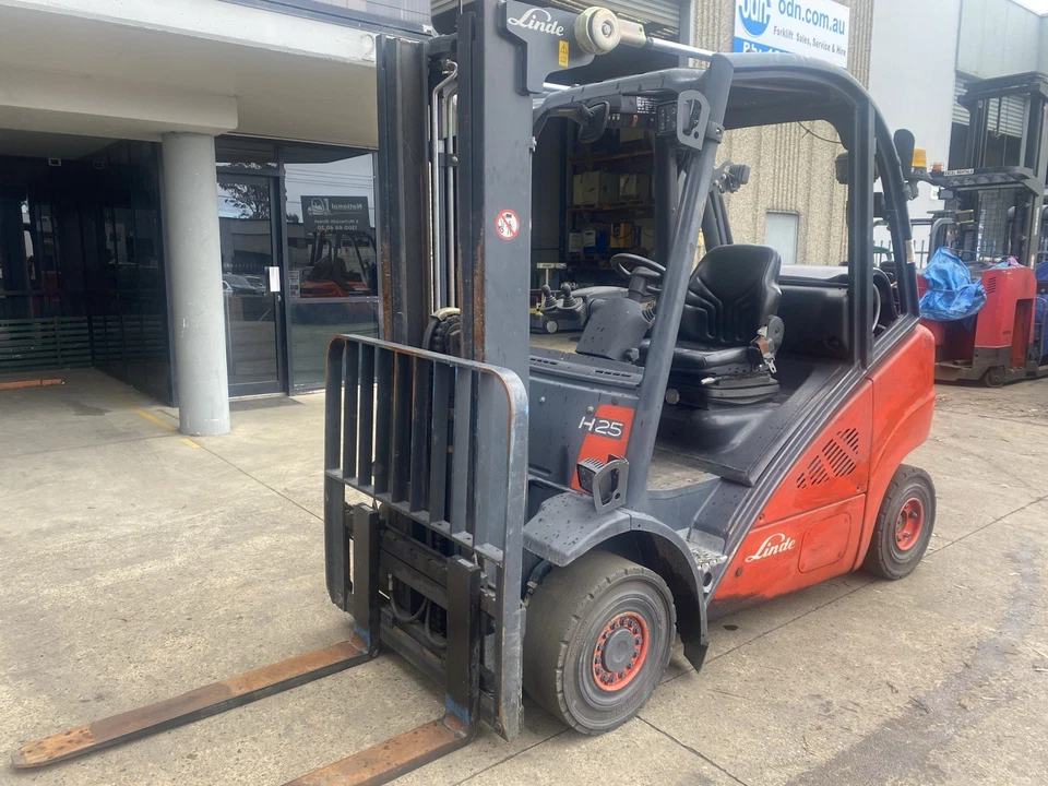 NATIONAL FORKLIFT - LINDE H25T 4.7 Con Mast Side Shift Hydrostatic Rental Per W - image 2 of 4