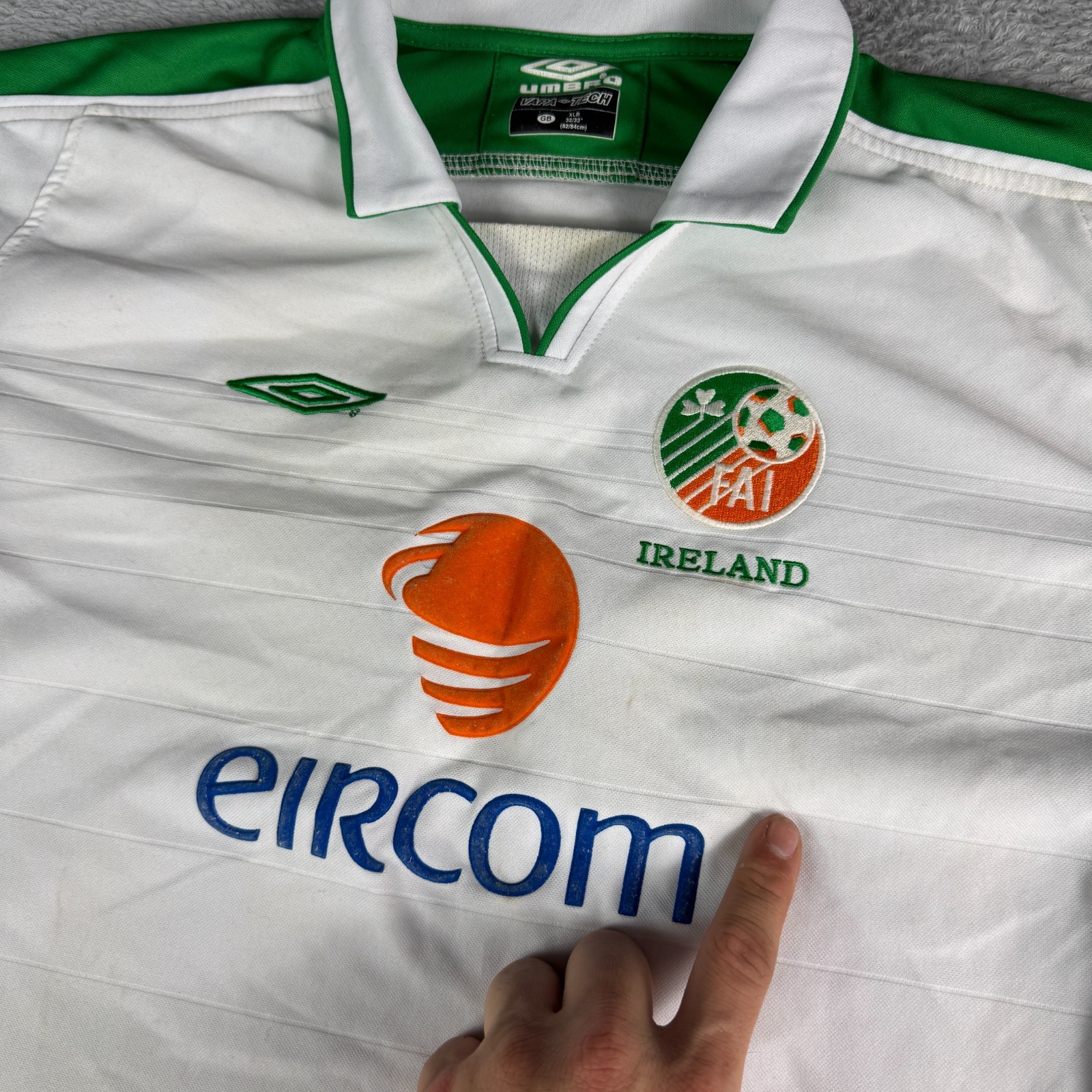 Vintage Umbro Ireland 2003-2005 White Green Eircom XL Boys Away Football Shirt image 4