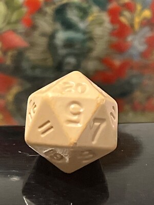 Vintage Moldvay d20 tan uninked rpg ad&d dice 120823@