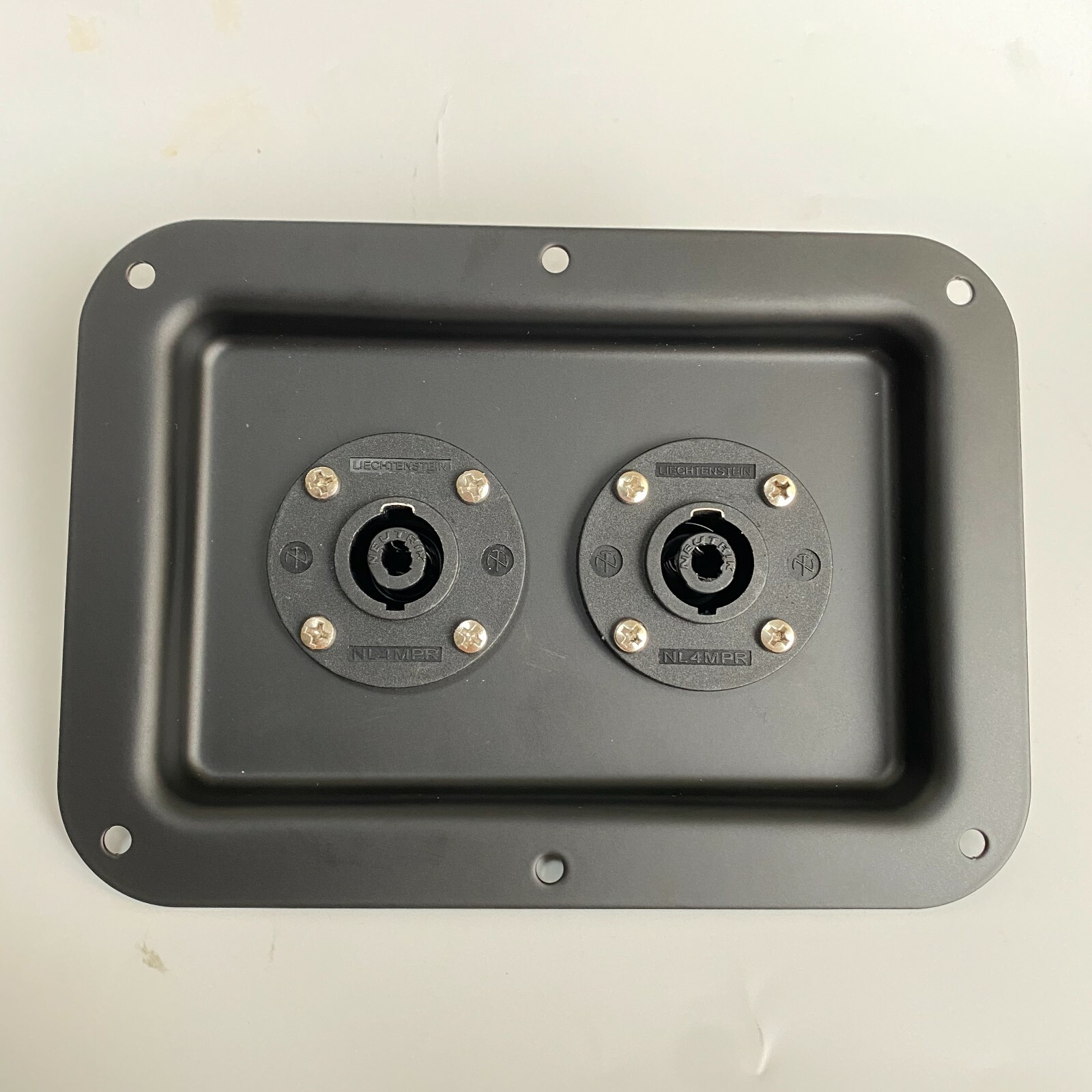 Large Black Metal Speaker Jack Plate W/ Dual SpeakOn NL4MPR Connectors