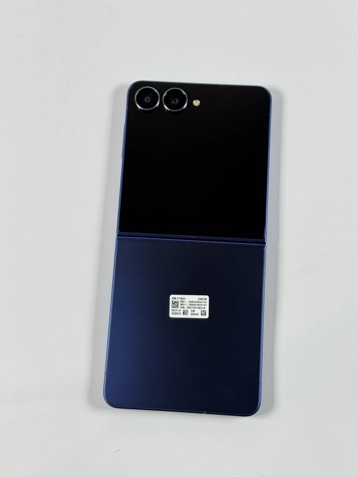 Samsung Galaxy Z Flip 7 256 GB azul (espectro bloqueado) - Excelente, IMEI limpio Foto 3 de 4