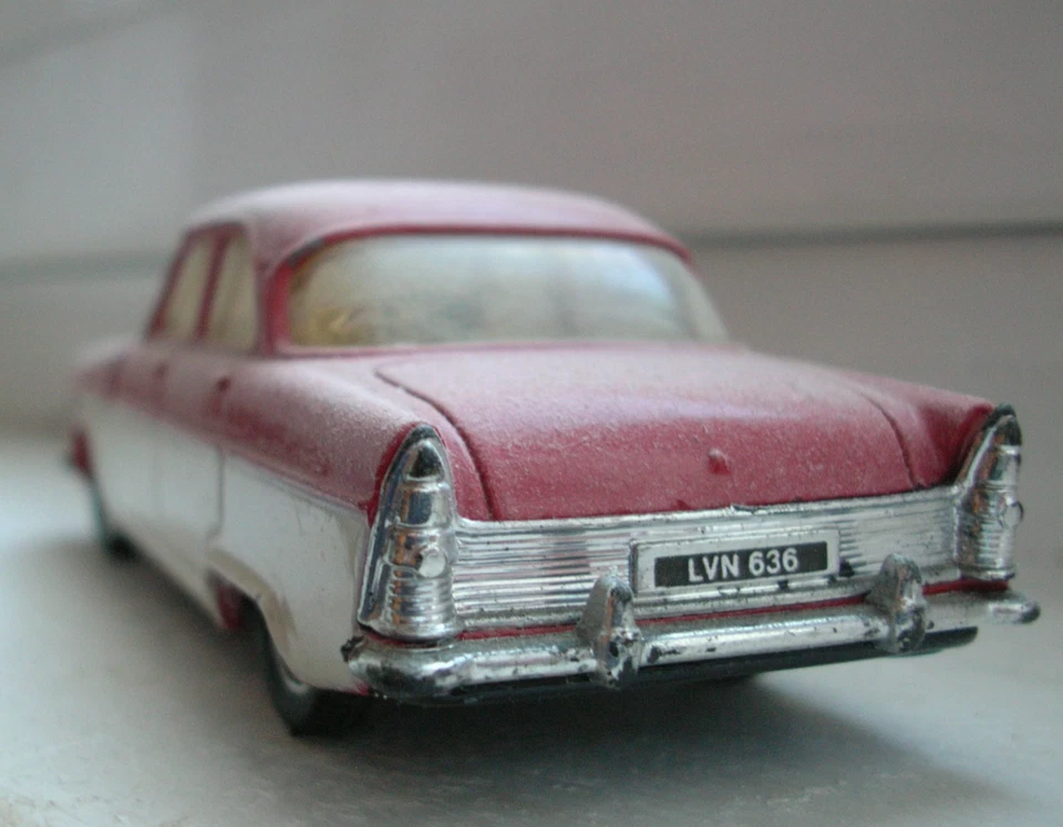FORD ZODIAC mk2 1956 CORGI TOYS scala  1/43 modellino vintage - sfuso unboxed - Immagine 3 di 4