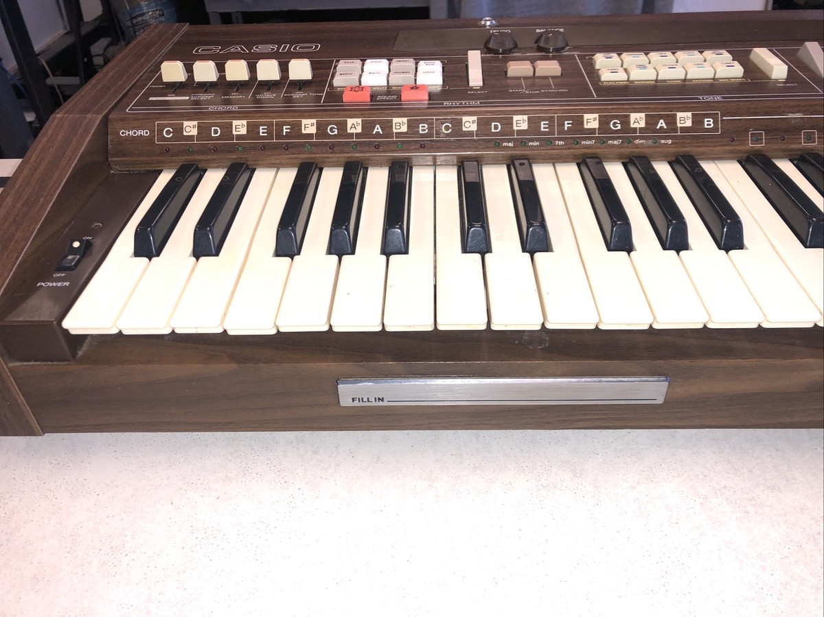 Vintage Casio Casiotone 701 Keyboard/Synthesizer 1981 Vintage Casio Casiotone 701 Keyboard/Synthesizer 1981