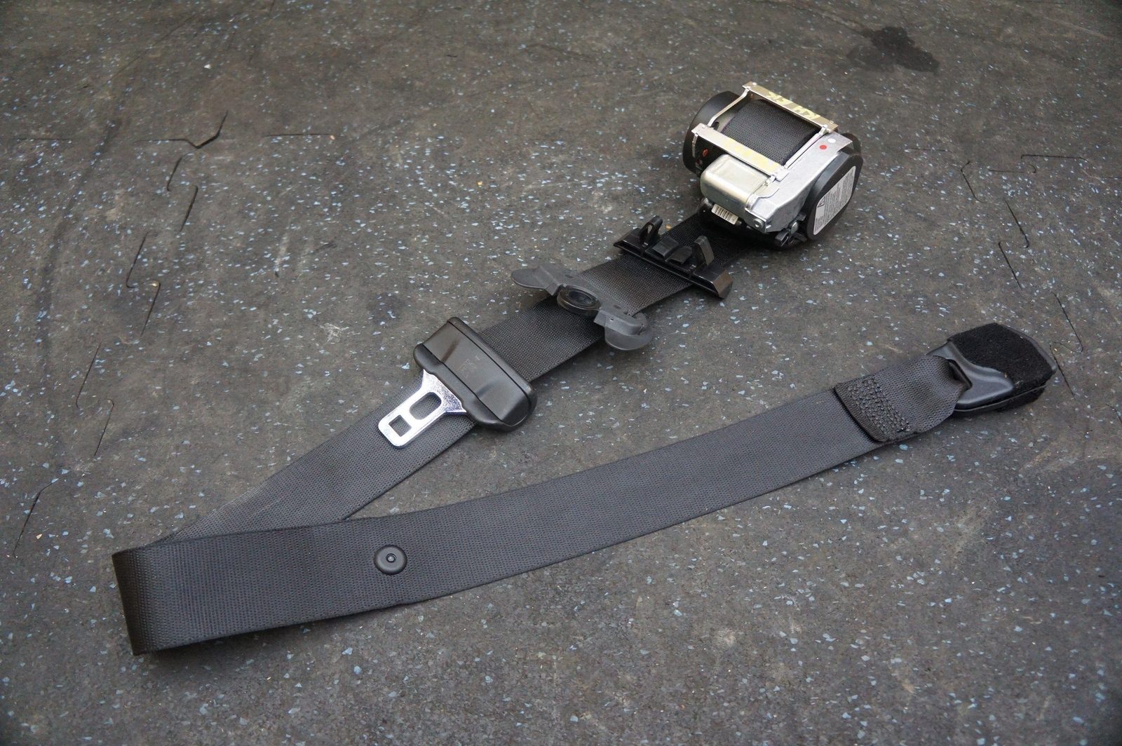 Front Right Seat Belt Retractor Black 634208500 OEM Maserati Levante 2017+