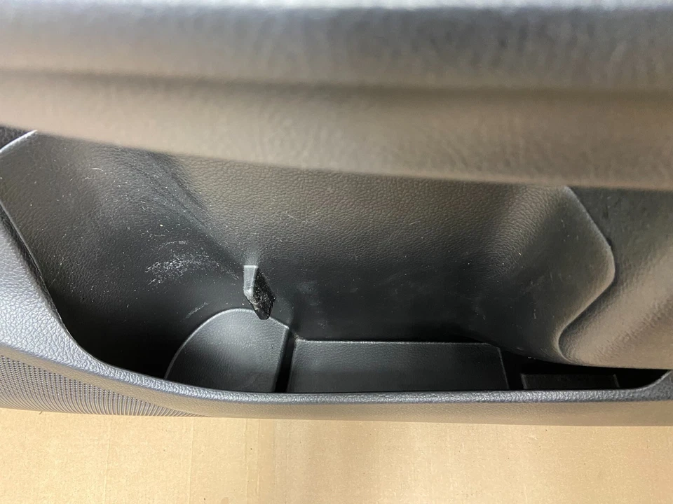 Panel de moldura de puerta lateral del pasajero delantero Subaru XV Crosstrek 2013 a 2015 OEM C1221 Foto 4 de 4