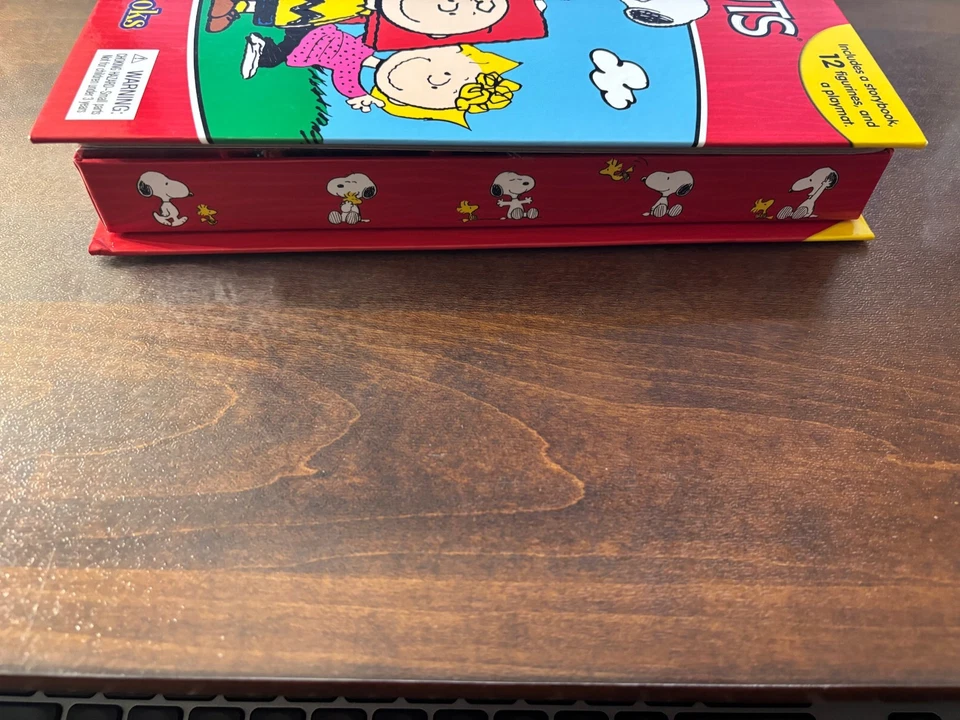 Peanuts My Busy Books Storybook 12 Figurines & Playmat NEW Foto 4 de 4