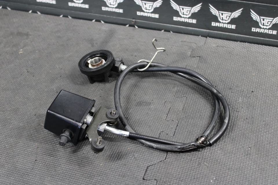 Suzuki DRZ250 2004 OEM medidor de viaje buje de engranajes de transmisión con montaje de cable 34721-05D20 Foto 2 de 4