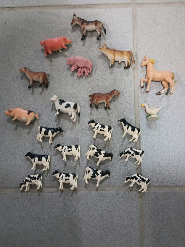 Lot Of 21 Plastic Farm Animals Cows Pigs Child Play Pretend Farm