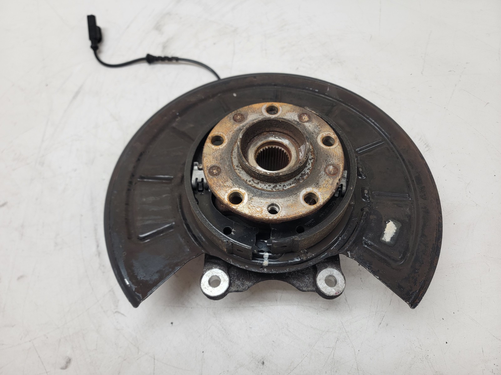 14-17 MASERATI GHIBLI M157 SQ4 AWD REAR LEFT SIDE SPINDLE KNUCKLE WHEEL HUB