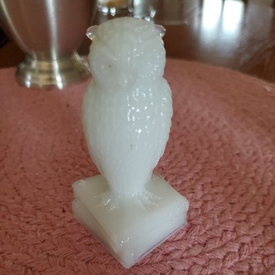 VINTAGE Degenhart Glass Opal White Wise Owl Books Figurine Paperweight