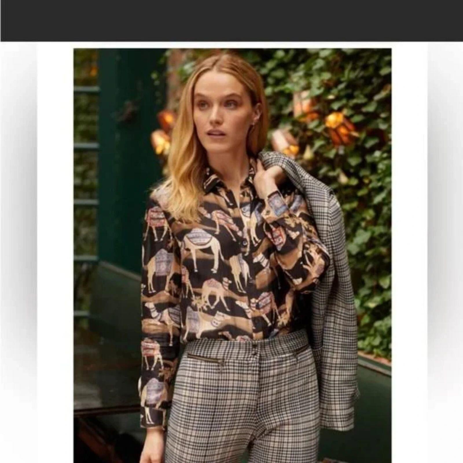 NWT J.McLaughlin Darcey Silk-Blend Blouse in Camels & Neo Bakara Size Small FF25