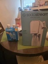 NEW SodaStream Art White Soda Machine and Sparkling Water Maker Kit